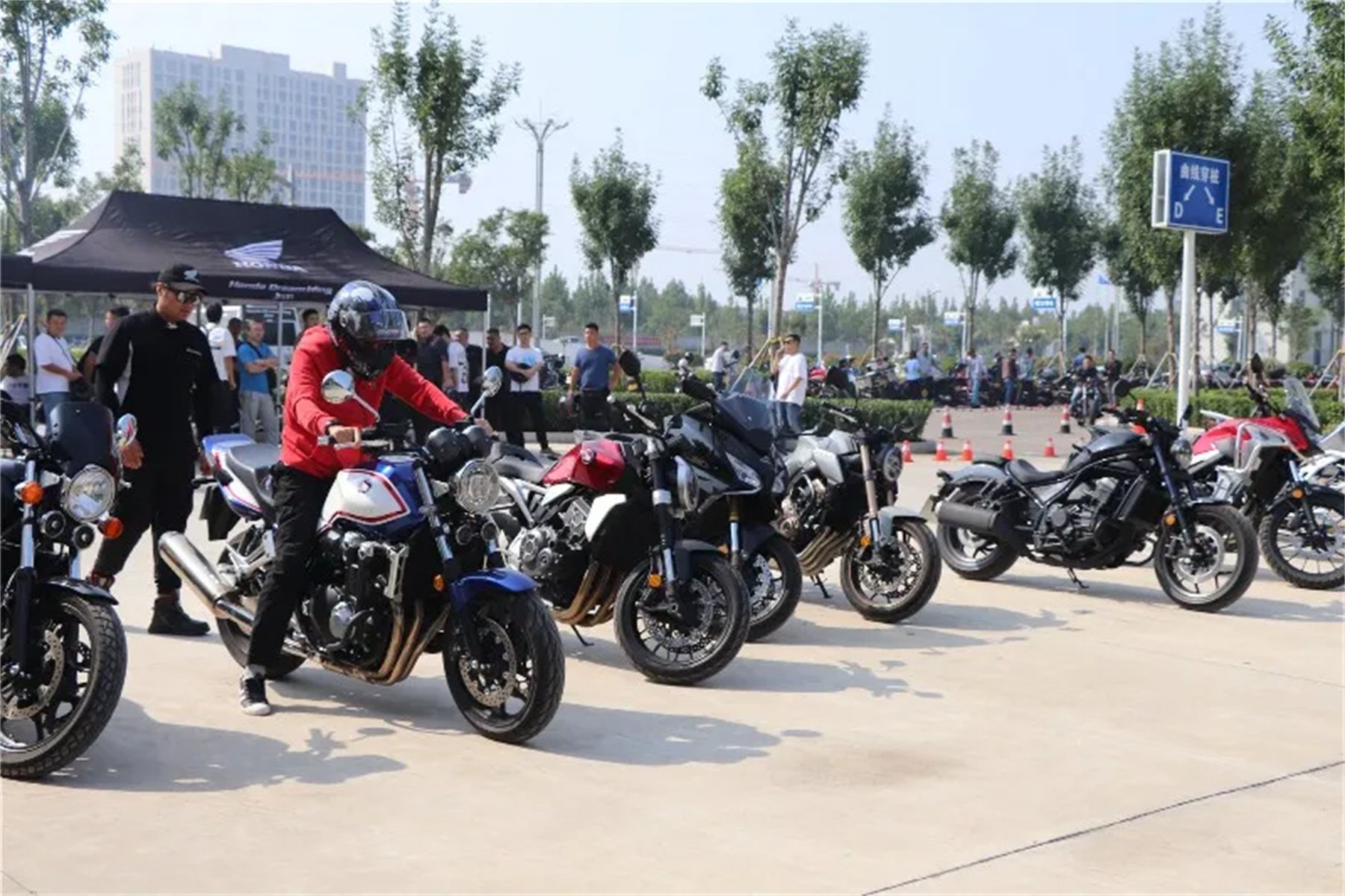 【濟(jì)寧大運(yùn)河駕?！繗g迎各地“摩友”齊聚我校，以車會(huì)友！(圖9)